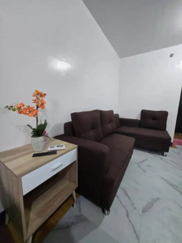 URBAN DECA HOMES Image 1