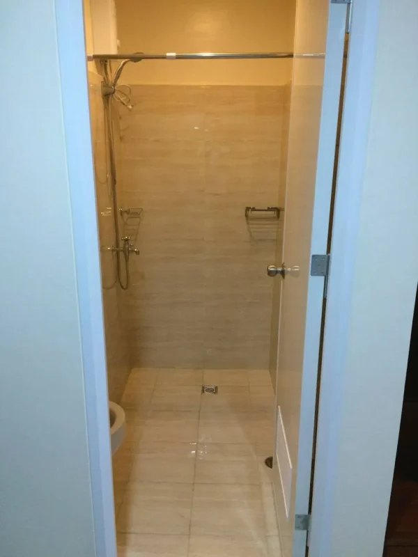 Eaglesnest Condo, Studio corner unit Image 2