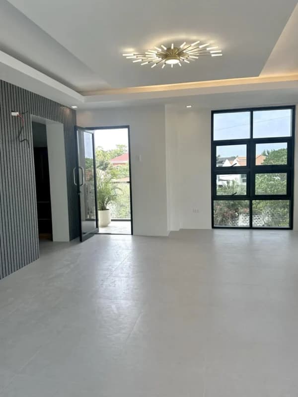 Modern Tropical Contemporary House Image 2