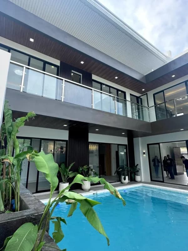 Modern Tropical Contemporary House Image 13