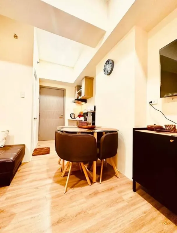 Studio unit at Northwoods Place Image 9