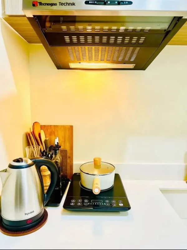 Studio unit at Northwoods Place Image 2